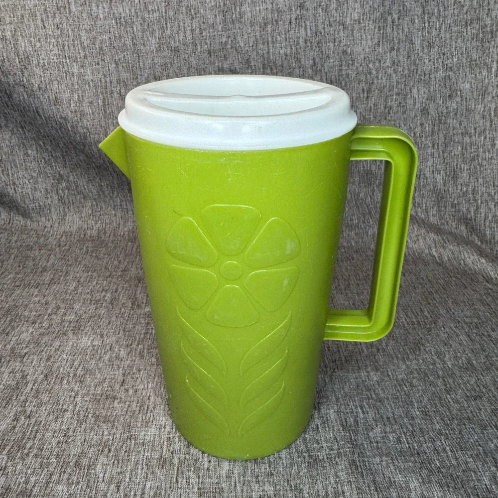 Vintage Sterilite Avocado Green Tulip Flower Plastic Pitcher 1960s